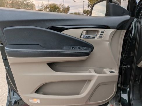Used 2019 Honda Pilot Elite image 9