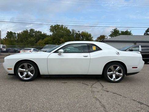Used 2014 Dodge Challenger R/T image 2