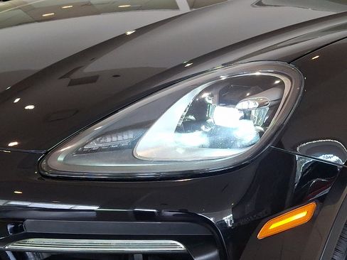 Used 2019 Porsche Cayenne image 9