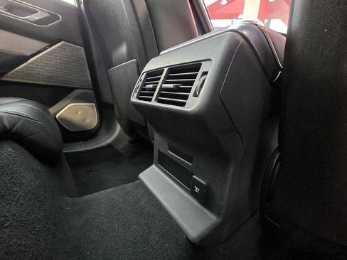 Used 2021 Land Rover Range Rover Velar R-Dynamic S image 22