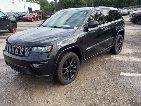 Used 2018 Jeep Grand Cherokee Altitude AWD/4WD image 8