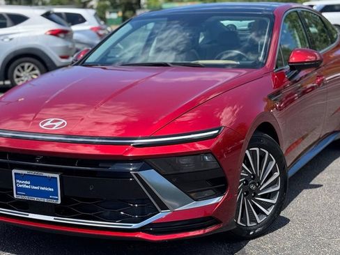 Used 2025 Hyundai Sonata Limited FWD image 1