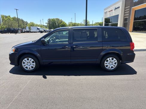 Used 2016 Dodge Grand Caravan SE w/ Quick Order Package 29E SE FWD image 18