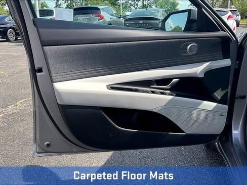 New 2025 Hyundai Elantra Limited image 27