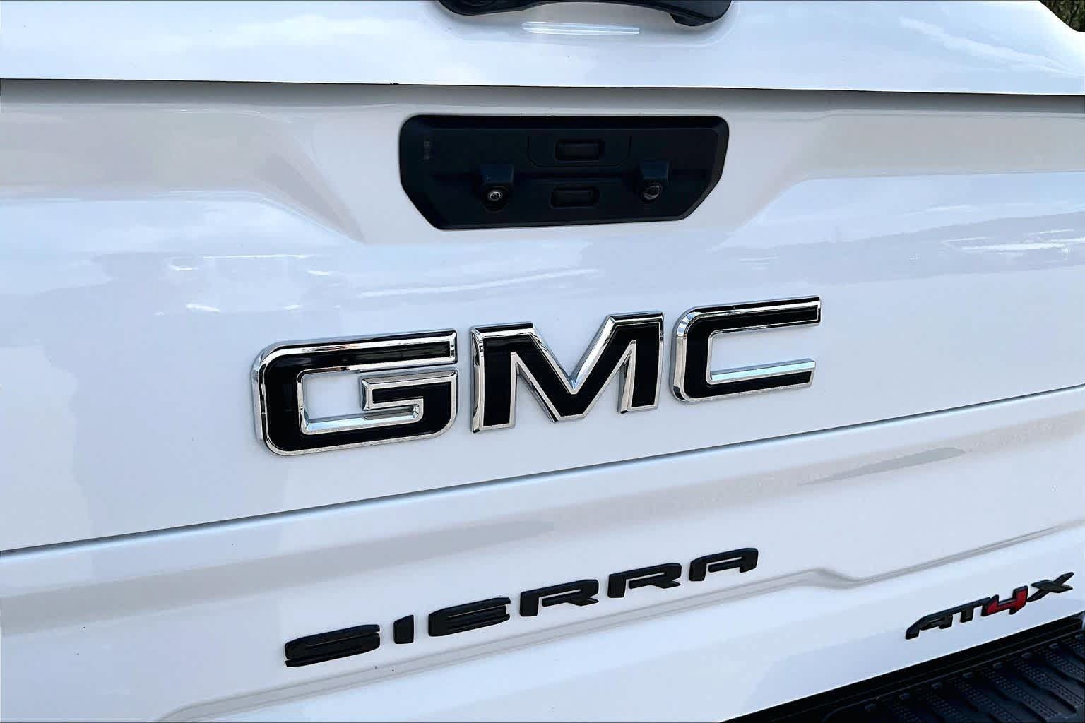 Used 2025 GMC Sierra 1500 AT4X AWD/4WD image 9