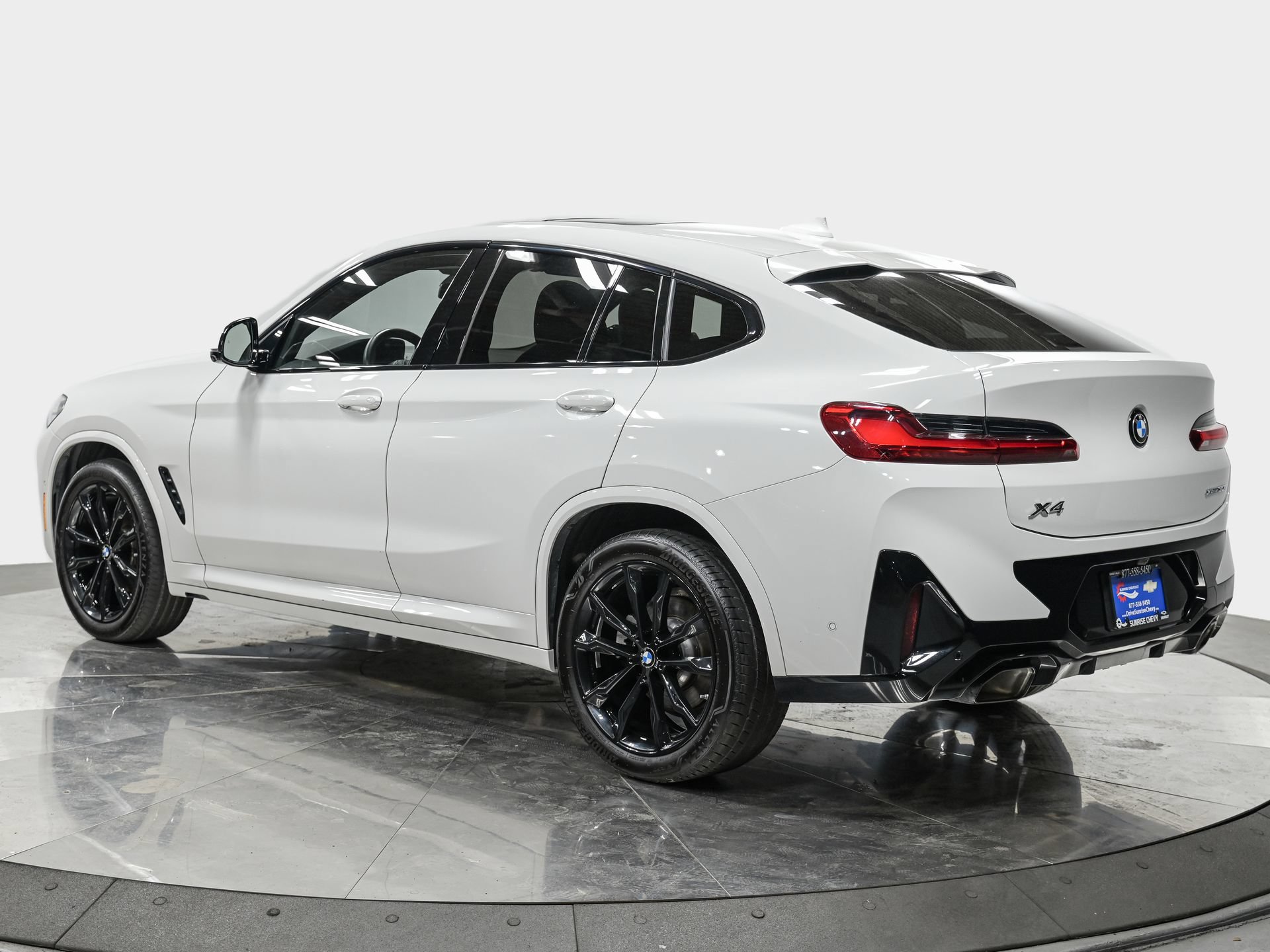 Used 2025 BMW X4 xDrive30i w/ Premium Package AWD/4WD image 4