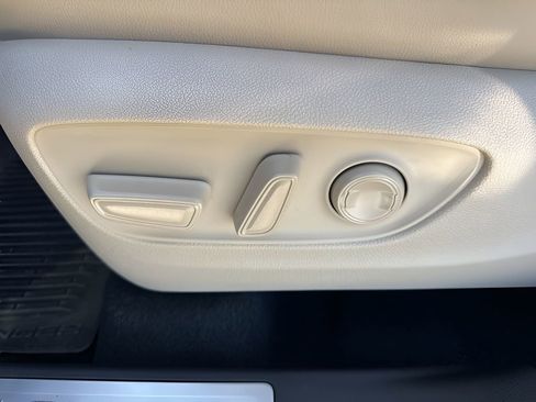 Used 2023 Toyota Highlander Limited image 10