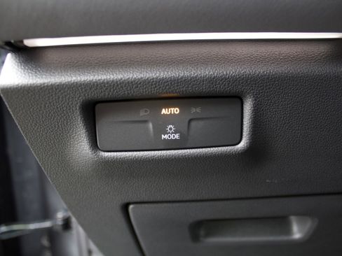 New 2026 Volkswagen Tiguan SE image 15