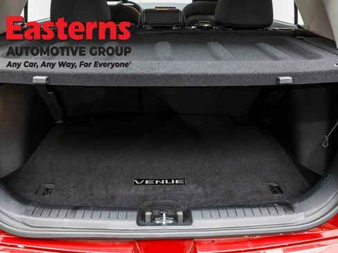 Used 2024 Hyundai Venue SEL image 9