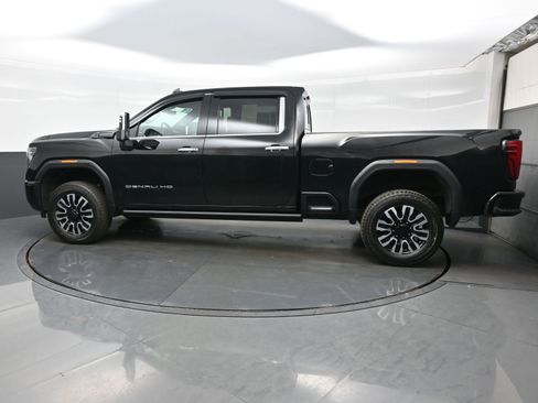 Used 2024 GMC Sierra 2500 Denali Ultimate AWD/4WD image 3