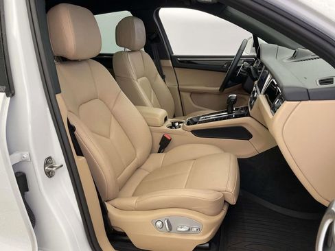 Used 2025 Porsche Macan image 23