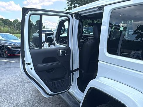 Used 2022 Jeep Wrangler Unlimited Sahara AWD/4WD image 24