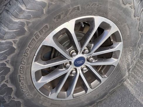 Used 2016 Ford F150 XLT w/ Equipment Group 302A Luxury AWD/4WD image 12