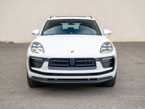Certified 2025 Porsche Macan image 6