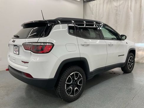 Used 2025 Jeep Compass Trailhawk AWD/4WD image 7