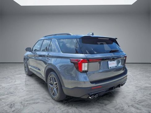 Used 2025 Ford Explorer ST RWD image 5