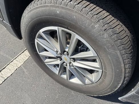 Used 2023 Chevrolet Traverse LT image 14