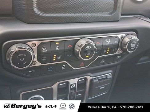 Used 2023 Jeep Wrangler Unlimited w/ Cold Weather Group AWD/4WD image 18