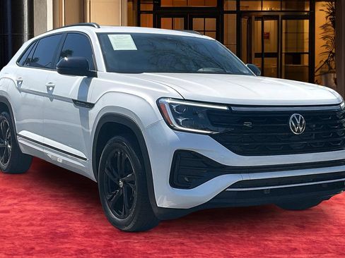 Used 2025 Volkswagen Atlas Cross Sport SEL R-Line AWD/4WD image 2