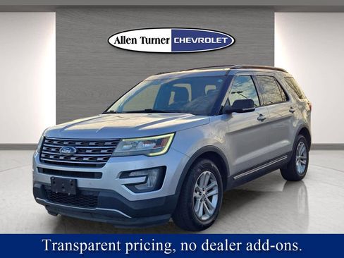 Used 2017 Ford Explorer XLT w/ Equipment Group 202A image 3