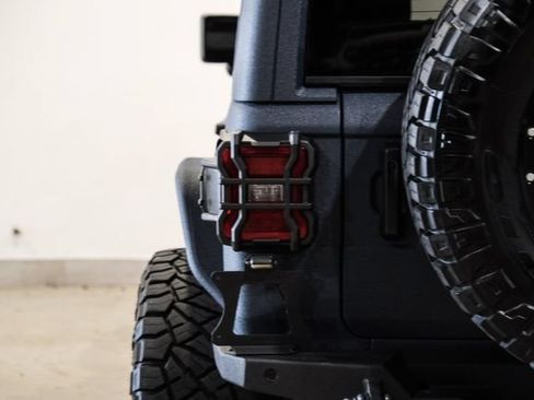 Used 2021 Jeep Wrangler Unlimited Rubicon AWD/4WD image 40