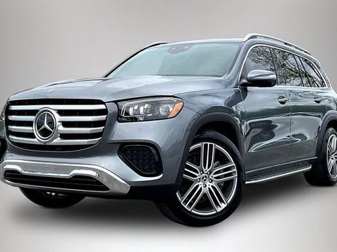 Used 2024 Mercedes-Benz GLS 450 4MATIC image 2