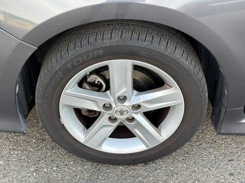 Used 2012 Toyota Camry SE w/ Leather Pkg FWD image 10
