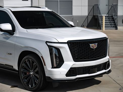 Used 2025 Cadillac Escalade V w/ LPO, Floor Liner Package image 22