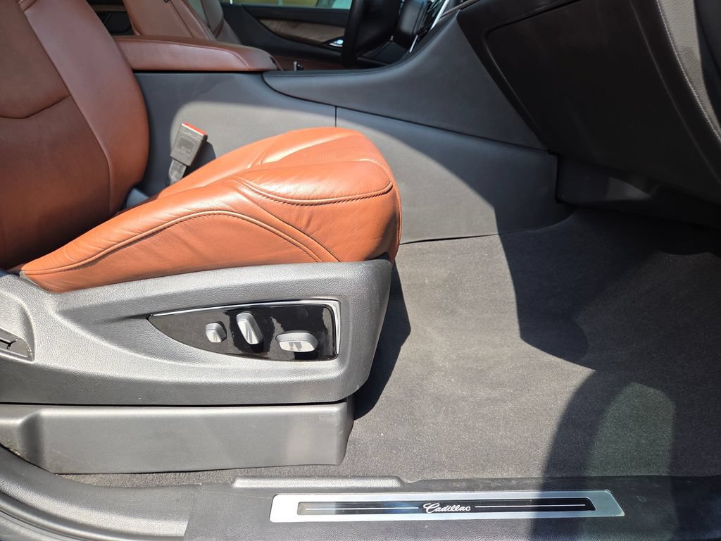 Used 2020 Cadillac Escalade Premium Luxury AWD/4WD image 36