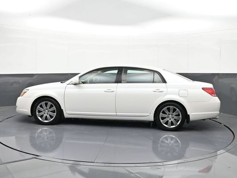 Used 2005 Toyota Avalon XLS FWD image 2