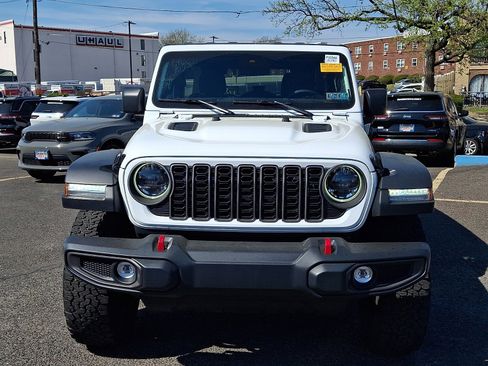 Used 2025 Jeep Wrangler Unlimited Rubicon image 2