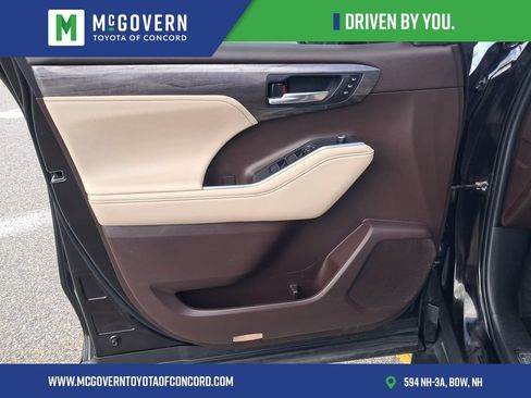 Used 2022 Toyota Highlander Platinum AWD/4WD image 11