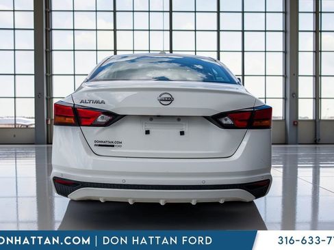 Used 2025 Nissan Altima 2.5 SV FWD image 30