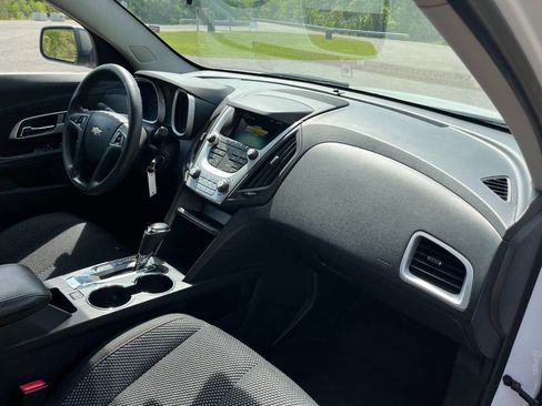 Used 2017 Chevrolet Equinox LS image 24