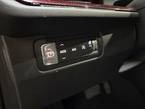 Used 2024 Chevrolet Traverse Z71 AWD/4WD image 31