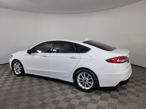Used 2019 Ford Fusion SE FWD image 3