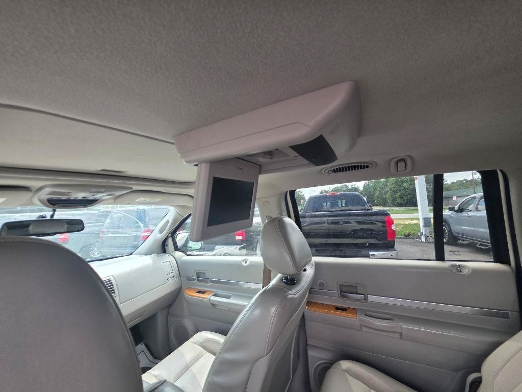 Used 2009 Chrysler Aspen Limited RWD image 8