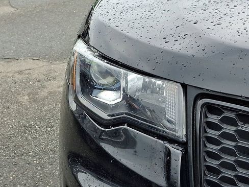 Used 2020 Jeep Grand Cherokee Altitude AWD/4WD image 9