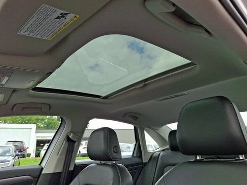 Certified 2023 Volkswagen Jetta SE w/ Panoramic Sunroof Package FWD image 18