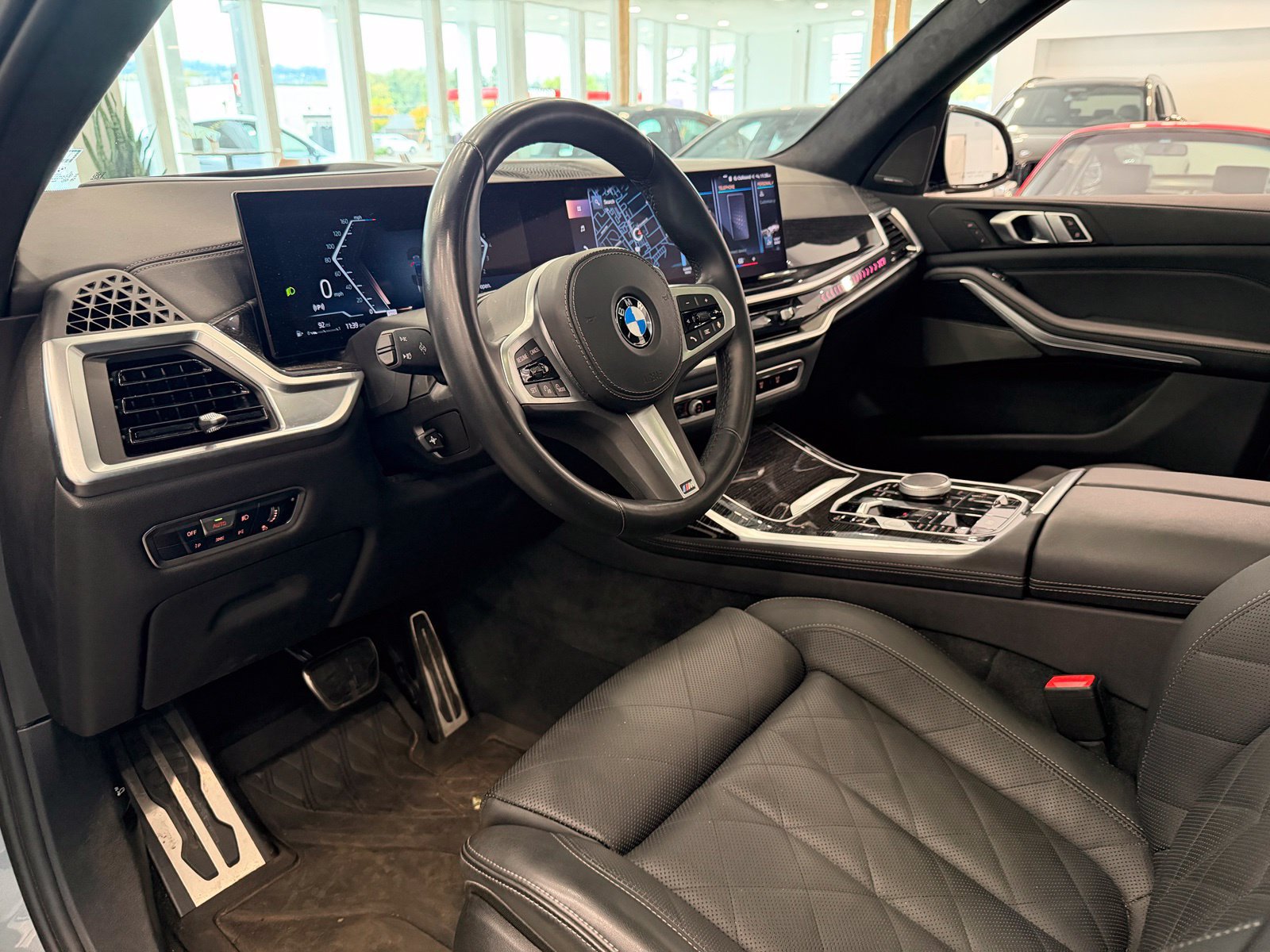 Used 2023 BMW X7 xDrive40i w/ M Sport Package AWD/4WD image 16