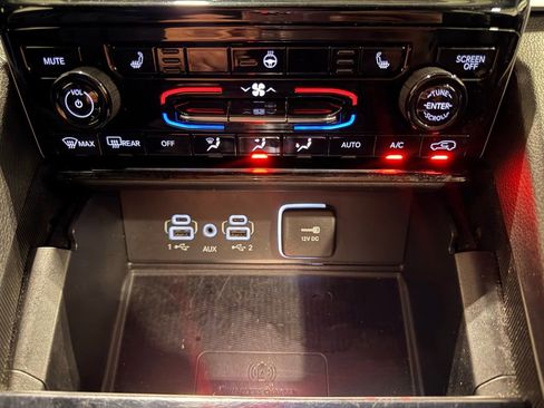 Used 2024 Jeep Grand Cherokee L Laredo image 24