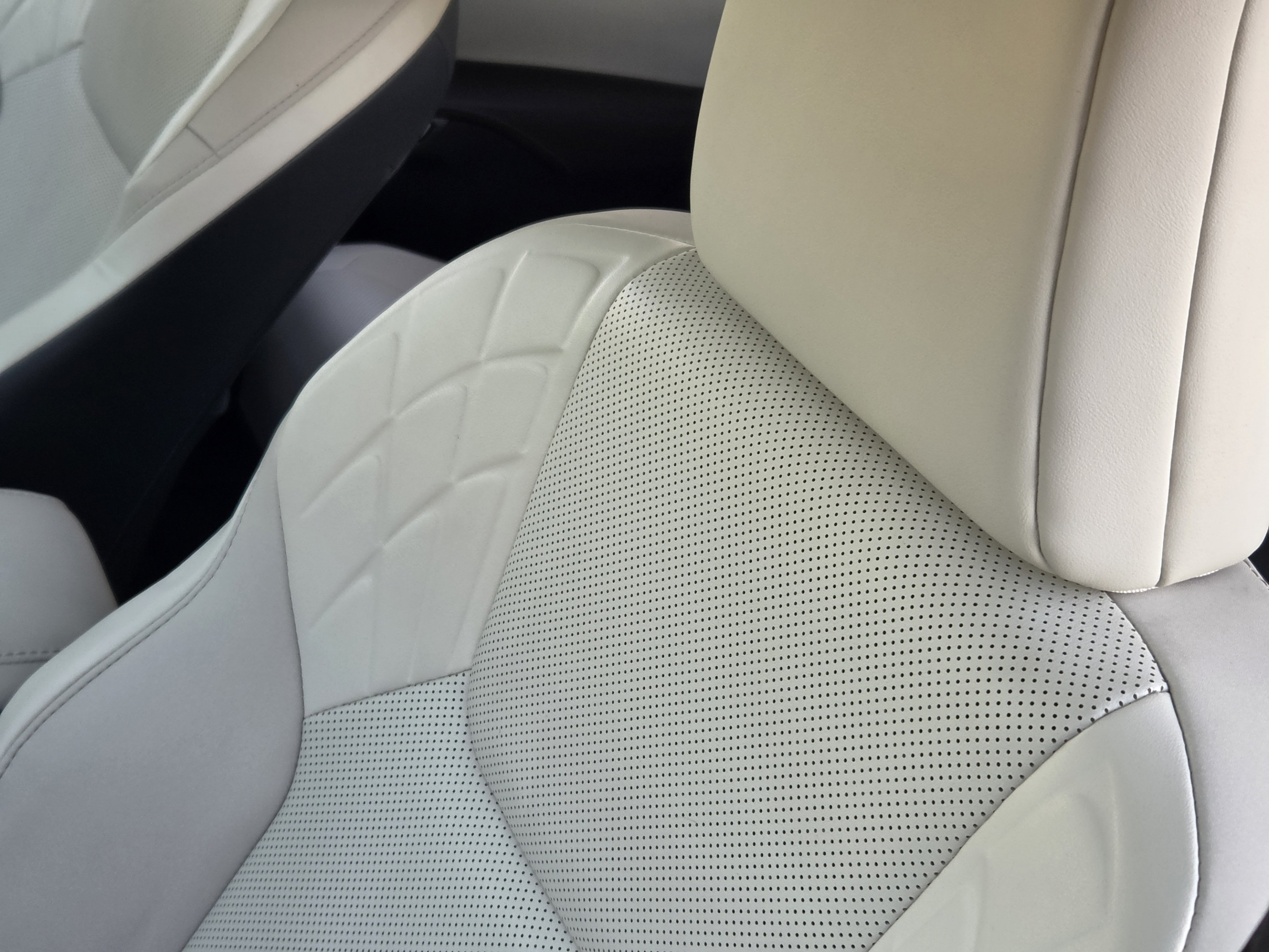 Used 2023 Lexus RX 350 Premium w/ Cold Area Package FWD image 16