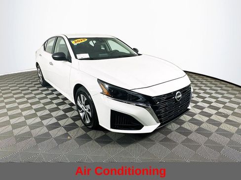 Certified 2025 Nissan Altima 2.5 S FWD image 3