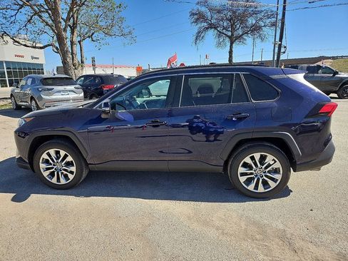 Used 2021 Toyota RAV4 XLE Premium image 3