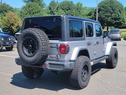 Used 2018 Jeep Wrangler Unlimited Sahara AWD/4WD image 8