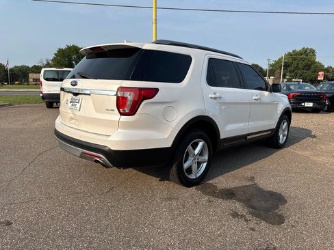 Used 2016 Ford Explorer XLT w/ Equipment Group 201A AWD/4WD image 4