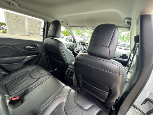 Used 2020 Jeep Cherokee Limited FWD image 16