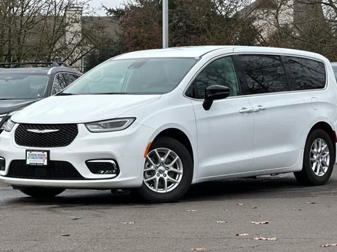 Used 2024 Chrysler Pacifica Touring-L image 1