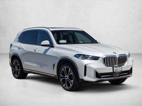 Certified 2026 BMW X5 sDrive40i w/ Parking Assistance Package RWD image 3