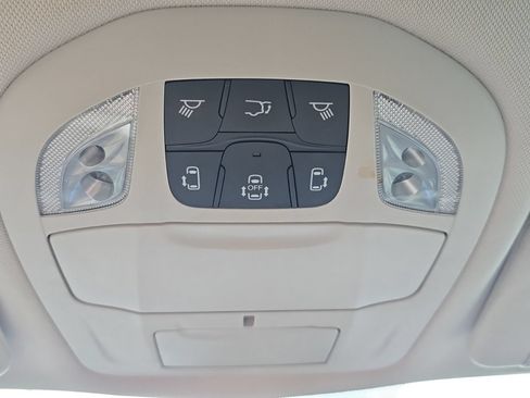 Used 2023 Chrysler Pacifica Touring-L FWD image 32